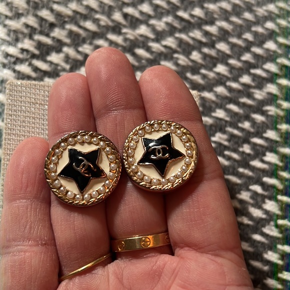 Fashion Button Earrings 🤩🤩 - Picture 3 of 4